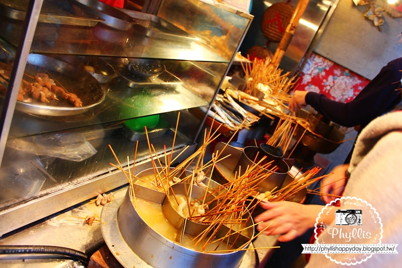 【協進國小後門兩元黑輪店】孔廟商圈美食｜台南特色小吃｜感受濃濃復古風情台灣味｜台南美食｜協進國小後門兩元黑輪店