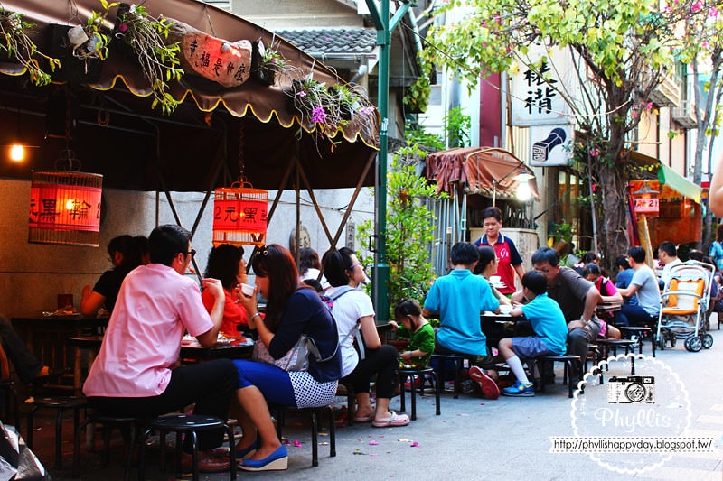 【協進國小後門兩元黑輪店】孔廟商圈美食｜台南特色小吃｜感受濃濃復古風情台灣味｜台南美食｜協進國小後門兩元黑輪店