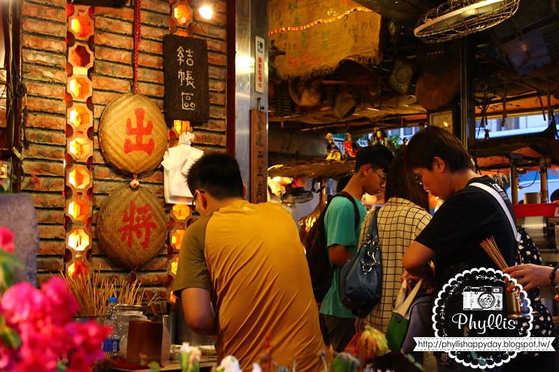 【協進國小後門兩元黑輪店】孔廟商圈美食｜台南特色小吃｜感受濃濃復古風情台灣味｜台南美食｜協進國小後門兩元黑輪店