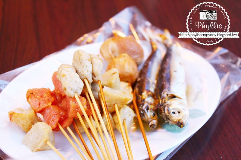 【協進國小後門兩元黑輪店】孔廟商圈美食｜台南特色小吃｜感受濃濃復古風情台灣味｜台南美食｜協進國小後門兩元黑輪店