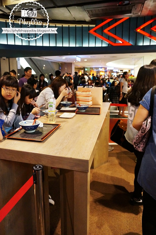【丸龜製麵（新光三越中港店）】 新光三越美食街必吃｜超乎想像的喜歡與驚豔｜台中烏龍麵推薦｜讚岐釜揚げうどん
