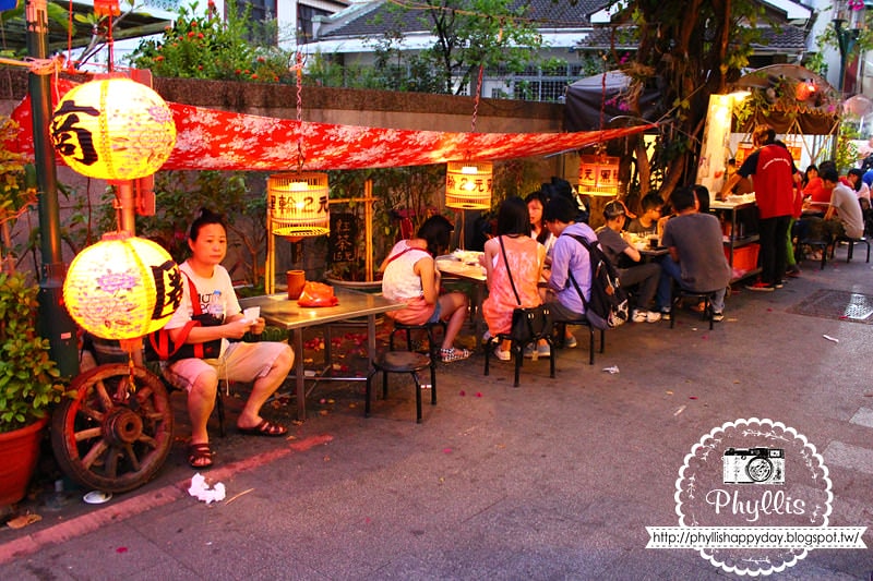 【協進國小後門兩元黑輪店】孔廟商圈美食｜台南特色小吃｜感受濃濃復古風情台灣味｜台南美食｜協進國小後門兩元黑輪店