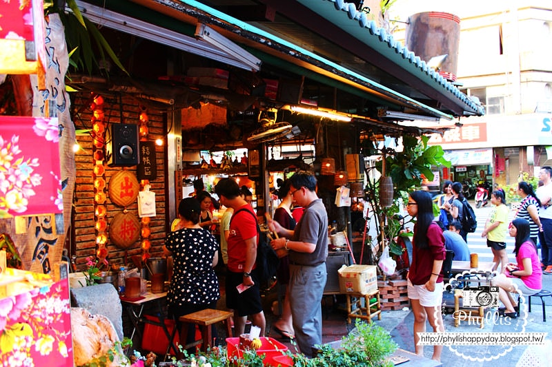 【協進國小後門兩元黑輪店】孔廟商圈美食｜台南特色小吃｜感受濃濃復古風情台灣味｜台南美食｜協進國小後門兩元黑輪店
