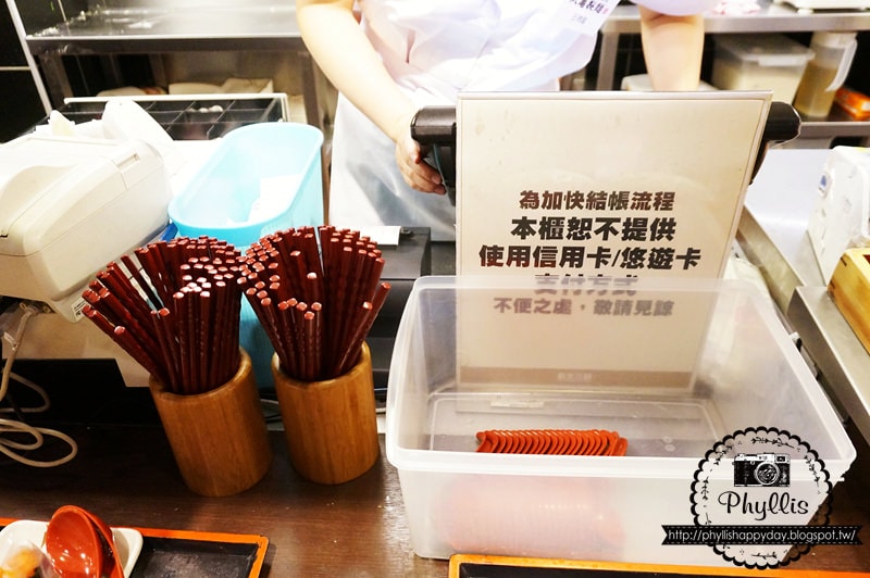 【丸龜製麵（新光三越中港店）】 新光三越美食街必吃｜超乎想像的喜歡與驚豔｜台中烏龍麵推薦｜讚岐釜揚げうどん