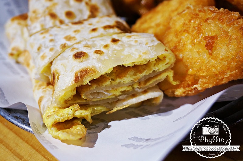 【肉Sandwich (中豐總店)】中壢早午餐｜肉三明治｜裝潢美氣氛佳｜聽說老闆超帥｜中壢美食