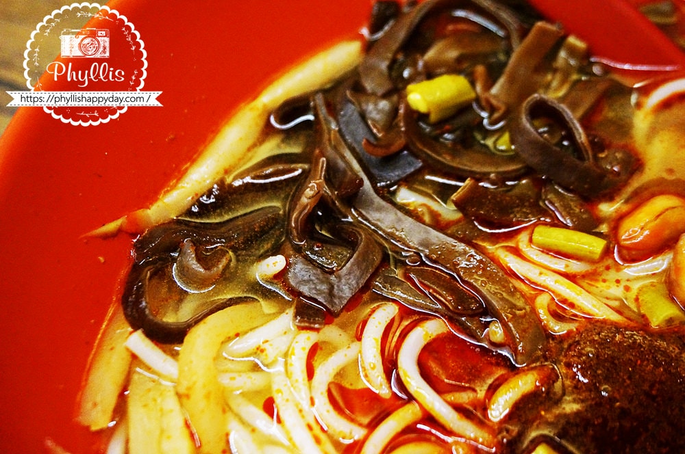 『賴記柳州螺獅粉』挑戰大陸魔鬼辣椒！超辣超過癮、爽口肉初體驗、酸辣鮮爽的新竹特色美食！ - 相片中的菲莉絲