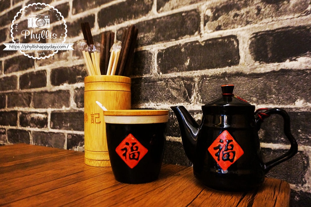 『賴記柳州螺獅粉』挑戰大陸魔鬼辣椒！超辣超過癮、爽口肉初體驗、酸辣鮮爽的新竹特色美食！ - 相片中的菲莉絲