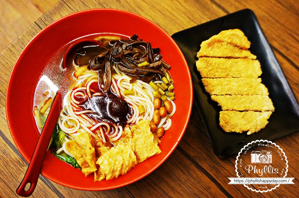 『賴記柳州螺獅粉』挑戰大陸魔鬼辣椒！超辣超過癮、爽口肉初體驗、酸辣鮮爽的新竹特色美食！ - 相片中的菲莉絲