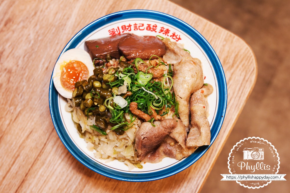 劉財記酸辣粉酸豆角滷肉飯