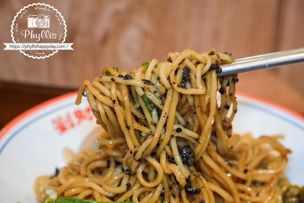 劉財記酸辣粉松露蔥油拌麵｜龍潭第一家酸辣粉專賣店｜舒適明亮內用環境