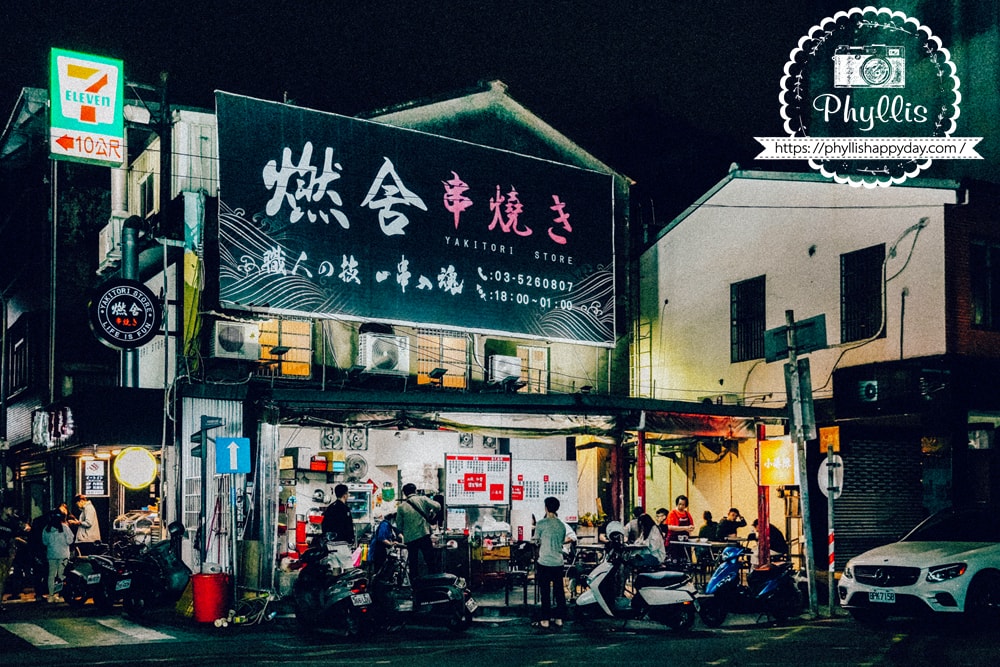 新竹小港陳港式宵夜店門口夜景｜人氣排隊美食