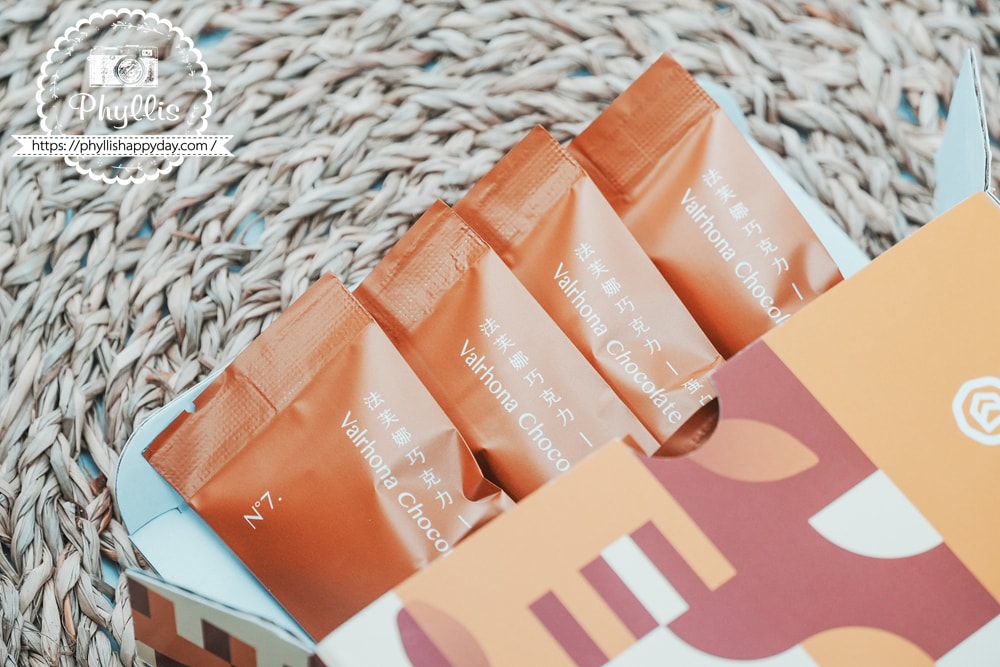 【蛋白工坊-法芙娜巧克力蛋白捲】開箱|給不愛甜的人,一款真的耐吃、不膩口的巧克力甜點 - 第7張圖 【蛋白工坊-法芙娜巧克力蛋白捲】開箱|給不愛甜的人,一款真的耐吃、不膩口的巧克力甜點