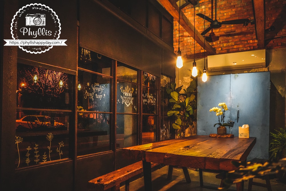日月作物店內老宅氛圍｜復古木質空間搭配紅玉紅茶展售