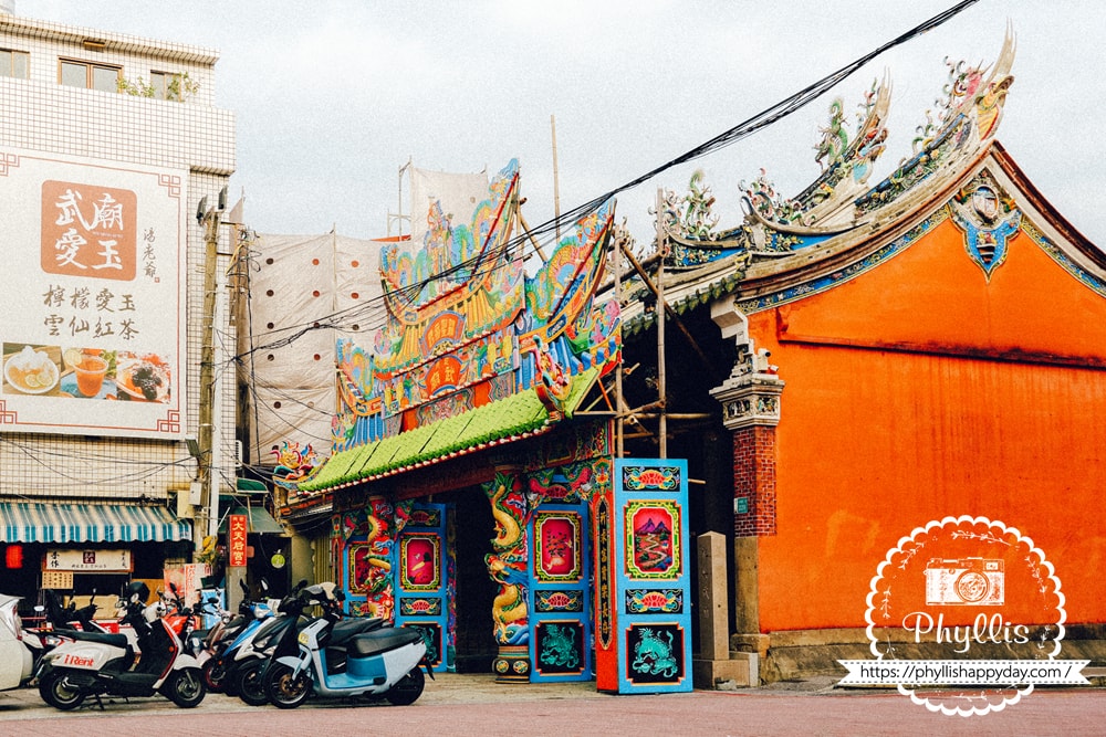 阿嬤碳烤三明治廟前街景，台南永福路巷弄美食風景照