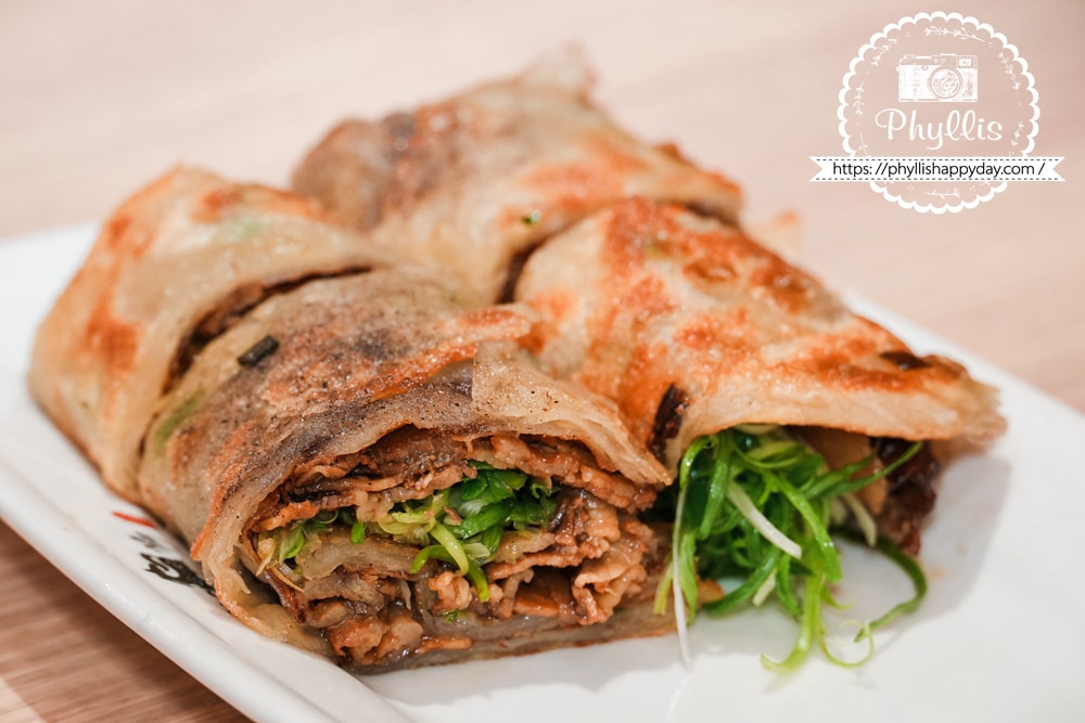 五花馬牛肉捲餅斷面圖，外酥內嫩必點推薦