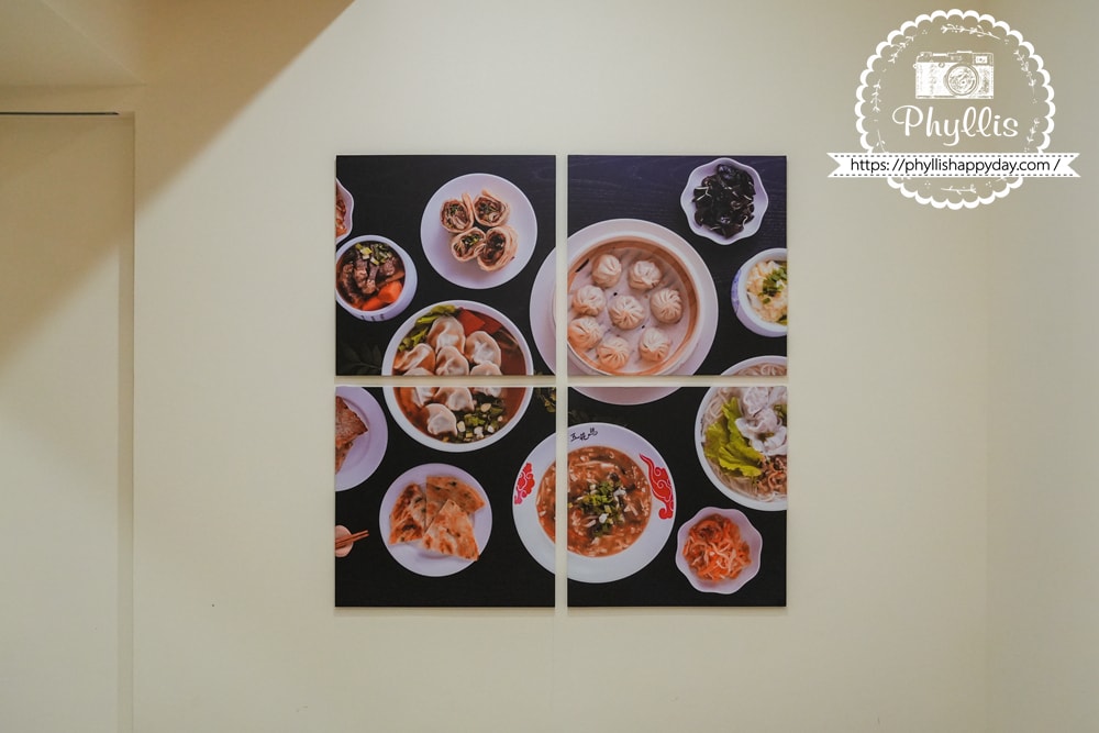 五花馬水餃館牆上掛畫裝飾，營造舒適用餐氛圍