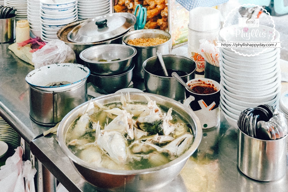 【阿憨鹹粥】一甲子台南老店的道地傳統早晨味道!必吃虱目魚鹹粥,公園路上的在地人早餐首選 - 第3張圖