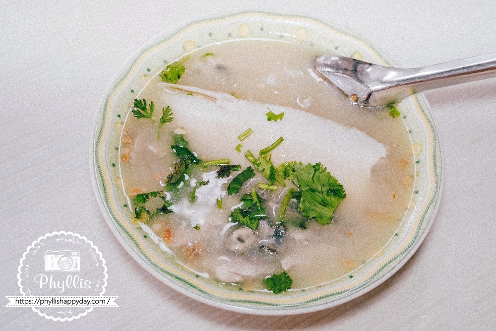 【阿憨鹹粥】一甲子台南老店的道地傳統早晨味道!必吃虱目魚鹹粥,公園路上的在地人早餐首選 - 第5張圖