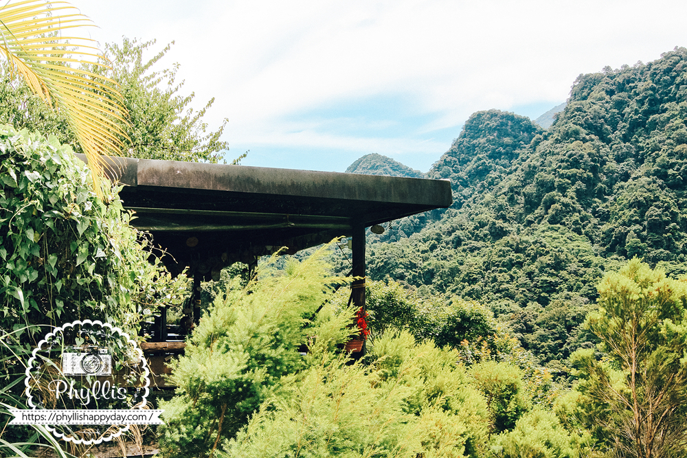 山行玫瑰景觀咖啡戶外用餐區環境照｜苗栗南庄高評價景觀餐廳，遠離塵囂的療癒空間