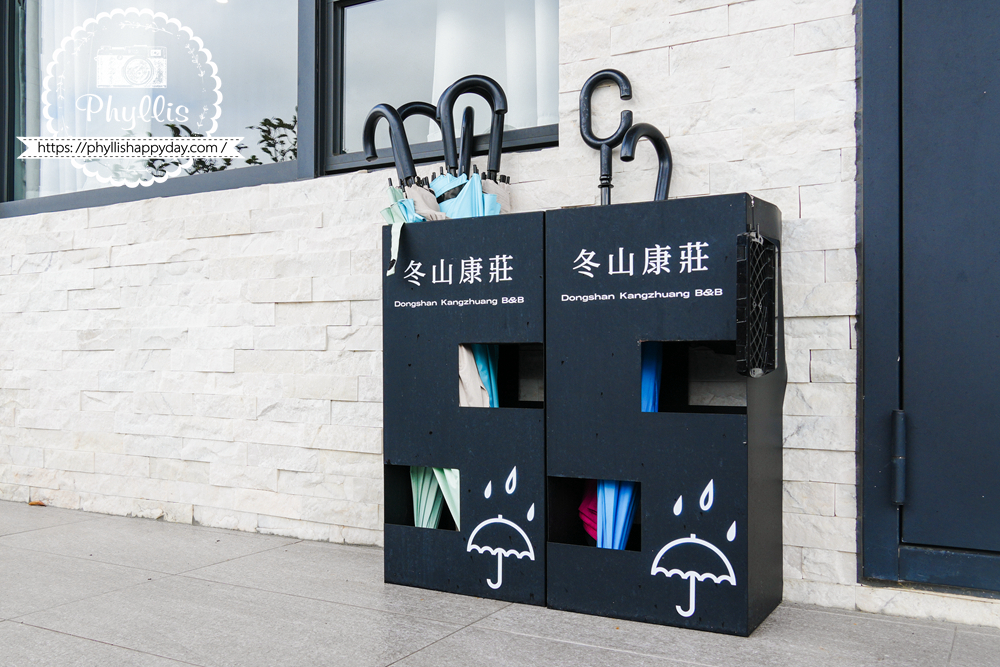 dongshan kangzhuang bnb 提供免費公用雨傘，貼心迎接宜蘭多雨氣候