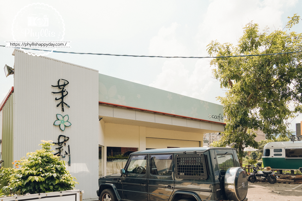 茉莉咖啡2號店門口外觀清新簡約設計｜桃園龍潭特色咖啡館