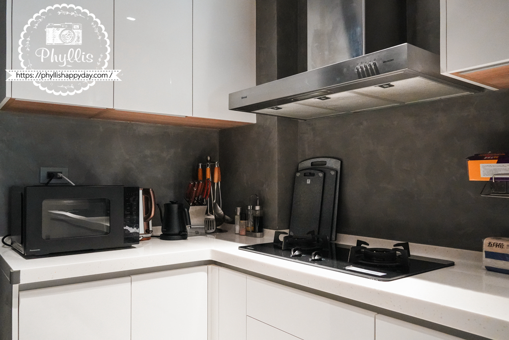 淺山民宿 Rolling Hills 廚房流理臺，整潔乾淨、方便烹飪與清洗。