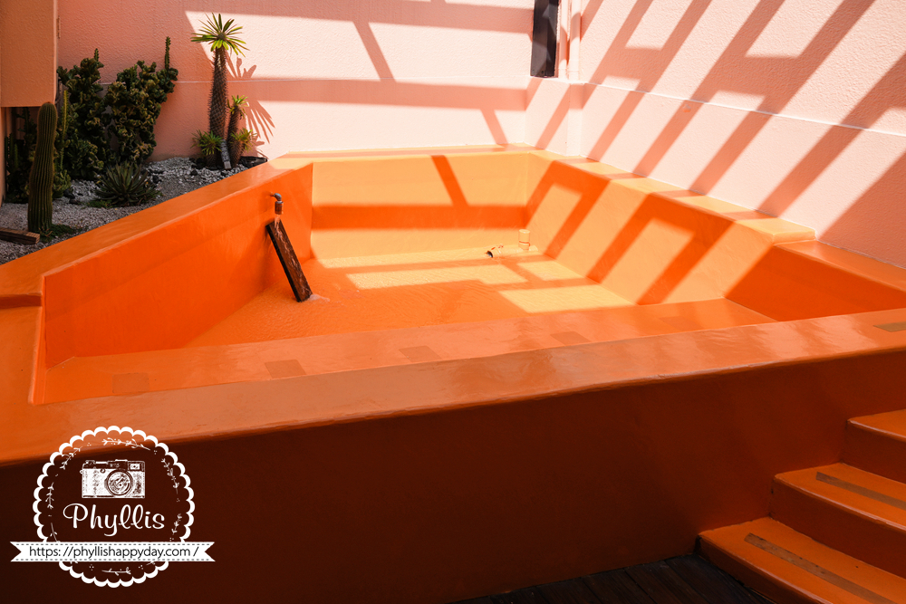 淺山民宿 Rolling Hills 頂樓戲水池，夏日親子戲水放鬆的好去處。