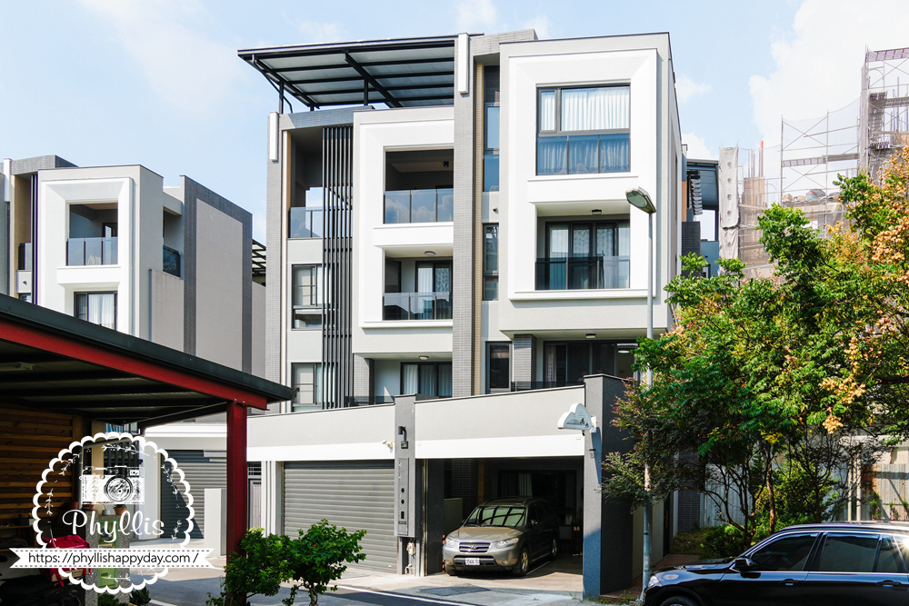 淺山民宿 Rolling Hills 外觀，簡約木質設計與大片落地窗，展現自然與現代融合的建築風格。