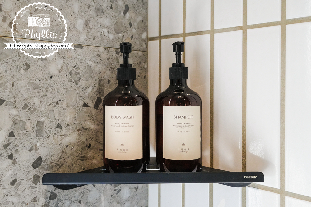 淺山民宿 Rolling Hills 提供完整盥洗備品，包括洗髮精與沐浴乳。