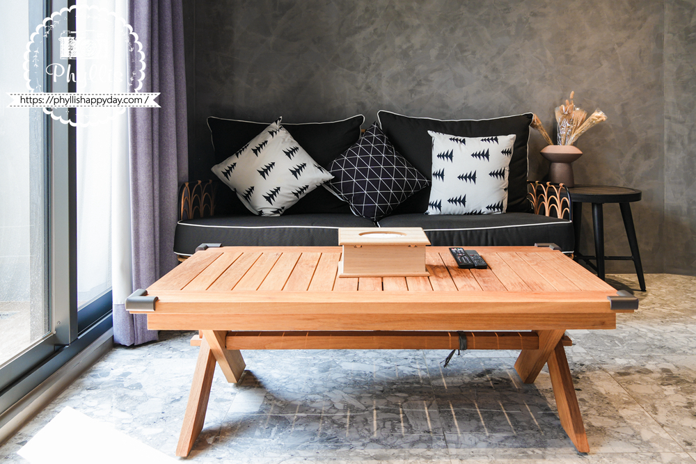 淺山民宿 Rolling Hills 房間寬敞明亮，浴室皆為乾濕分離設計，整體採用圓弧造型裝潢，兼具設計感與奢華氛圍，是南投埔里最具質感的包棟住宿之一。