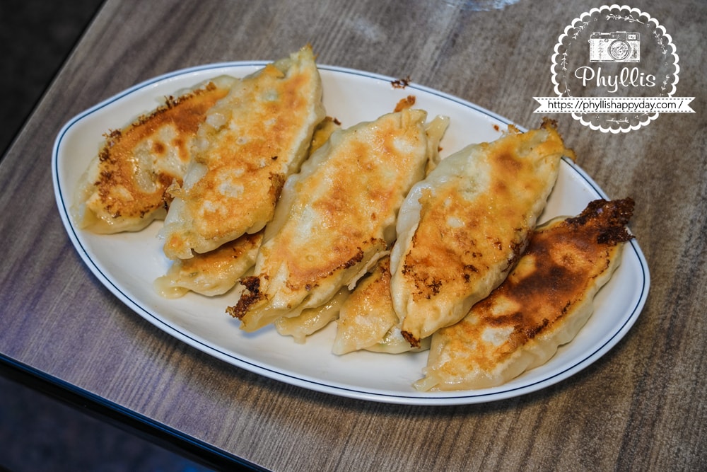 【大仁鍋貼】埔里在地人深夜最想念的味道|越晚越多人排隊的金黃酥脆鍋貼,平價又滿足的宵夜首選 - 第12張圖