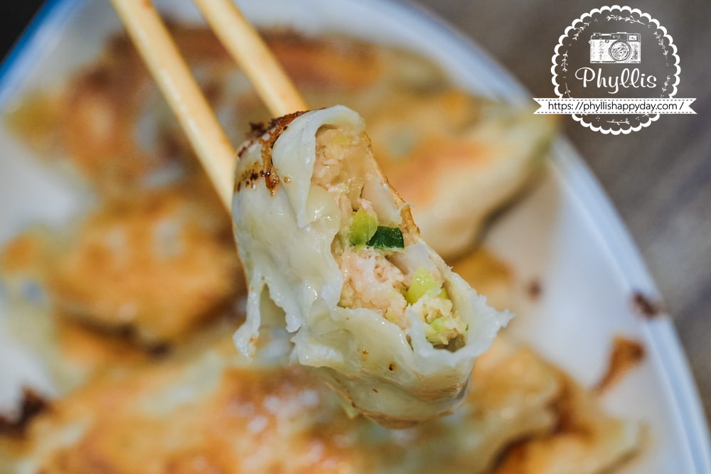 【大仁鍋貼】埔里在地人深夜最想念的味道|越晚越多人排隊的金黃酥脆鍋貼,平價又滿足的宵夜首選 - 第14張圖