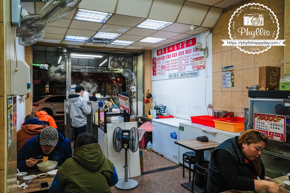 【大仁鍋貼】埔里在地人深夜最想念的味道|越晚越多人排隊的金黃酥脆鍋貼,平價又滿足的宵夜首選 - 第2張圖