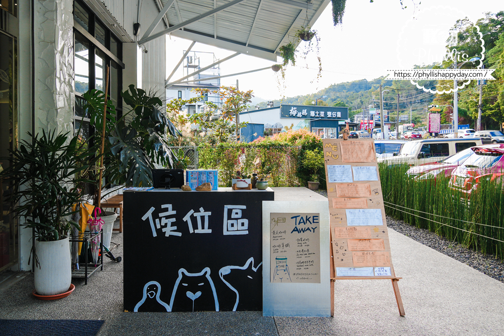 【享日啡啡】南投埔里親子寵物餐廳|全台最療癒水豚主題咖啡廳,和可愛卡皮巴拉近距離互動、享受輕食甜點的悠閒午後時光 - 第2張圖