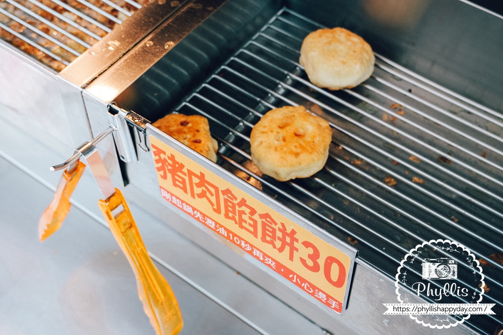 【一品香水煎包專賣店】大甲水煎包推薦，鎮瀾宮附近排隊小吃，現包現煎一出爐就被搶光