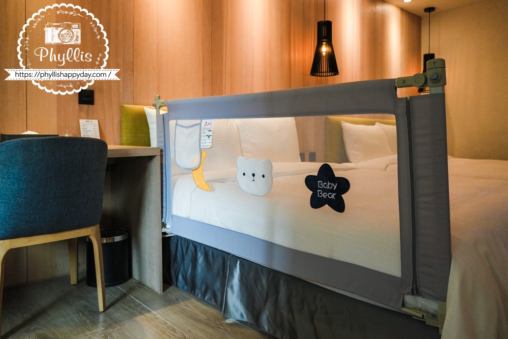【葉綠宿・綠宿行旅 Green Hotel 草悟道館】|勤美草悟道步行5分鐘|台中親子住宿推薦|浴缸親子房實住分享|床圍需提前預約 - 第33張圖 床鋪特寫與寢具