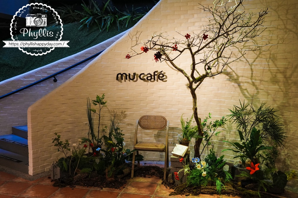 【葉綠宿・綠宿行旅 Green Hotel 草悟道館】|勤美草悟道步行5分鐘|台中親子住宿推薦|浴缸親子房實住分享|床圍需提前預約 - 第47張圖 MU CAFE樓梯入口