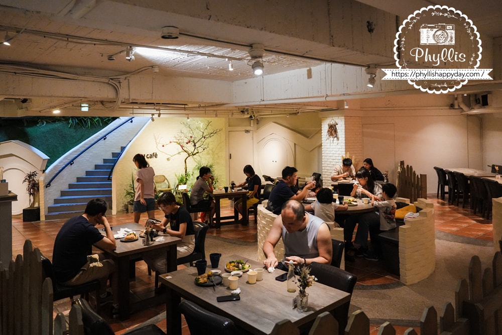 【葉綠宿・綠宿行旅 Green Hotel 草悟道館】|勤美草悟道步行5分鐘|台中親子住宿推薦|浴缸親子房實住分享|床圍需提前預約 - 第48張圖 MU CAFE用餐空間