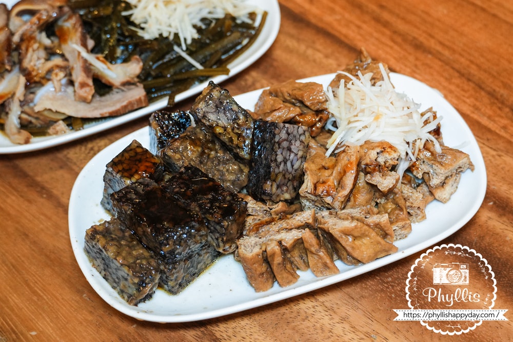 【雙月食品社-北投店】米其林必比登品牌北投美食推薦，雞湯拌麵小菜都好吃，難怪用餐時間內用外帶全客滿
