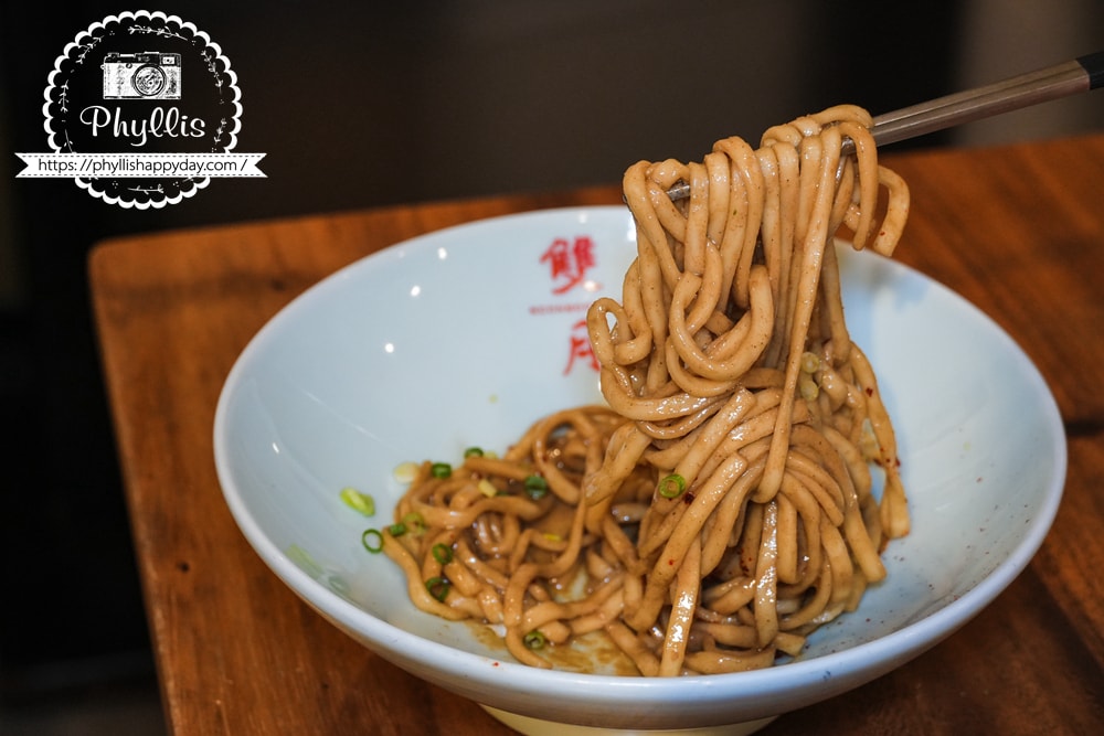 【雙月食品社-北投店】米其林必比登品牌北投美食推薦，雞湯拌麵小菜都好吃，難怪用餐時間內用外帶全客滿