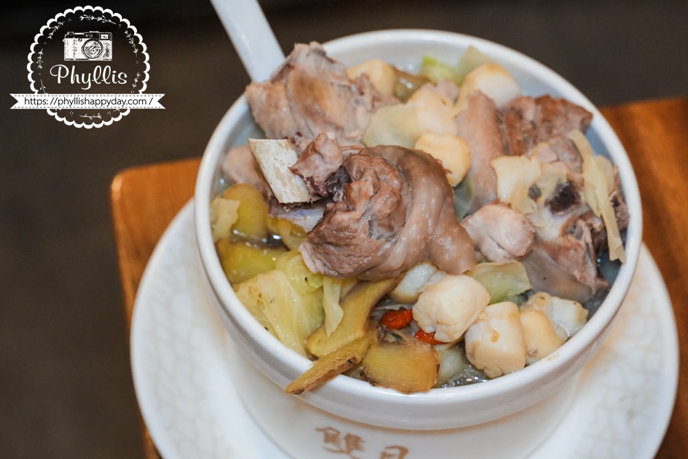 【雙月食品社-北投店】米其林必比登品牌北投美食推薦，雞湯拌麵小菜都好吃，難怪用餐時間內用外帶全客滿