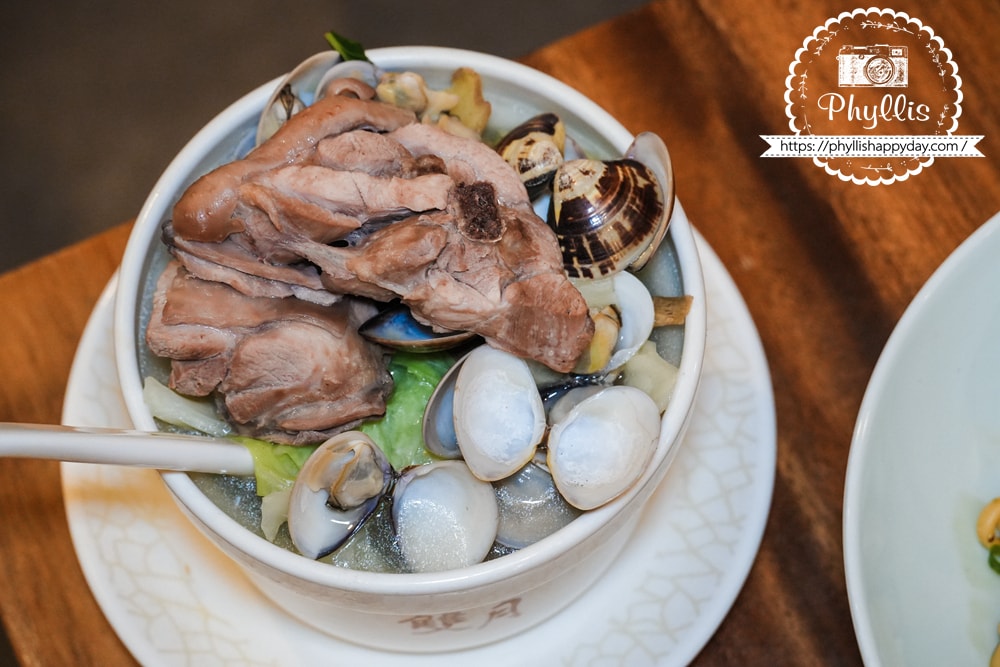 【雙月食品社-北投店】米其林必比登品牌北投美食推薦，雞湯拌麵小菜都好吃，難怪用餐時間內用外帶全客滿