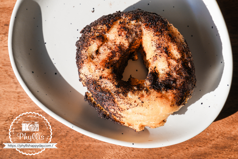 元圈圈巧克力口味脆皮甜甜圈