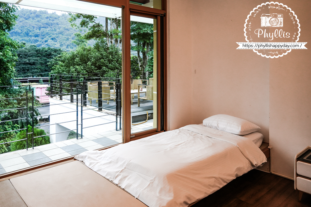 【湖畔莊園】冬山梅花湖旁的質感親子、寵物民宿|從大廳到早餐都充滿溫度,走路2分鐘就到湖邊的療癒旅程 - 第25張圖 湖畔莊園雙人房可加床,適合親子家庭或朋友一起入住