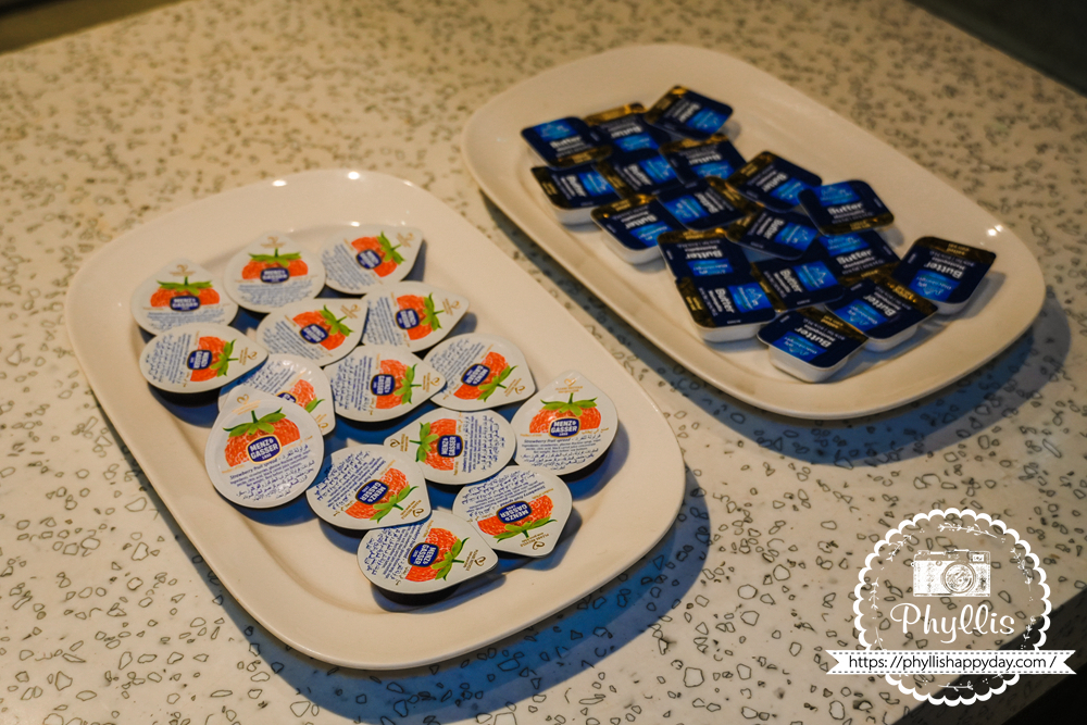 【湖畔莊園】冬山梅花湖旁的質感親子、寵物民宿|從大廳到早餐都充滿溫度,走路2分鐘就到湖邊的療癒旅程 - 第36張圖 湖畔莊園早餐提供果醬,搭配麵包清爽好吃