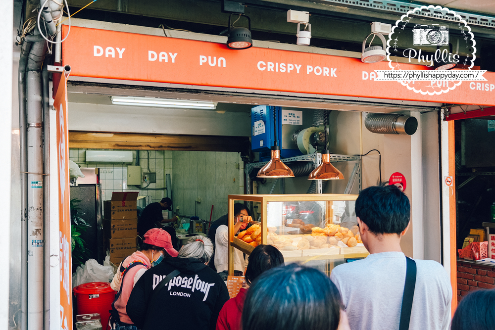 元圈圈工作人員現場協助統計排隊客人購買品項