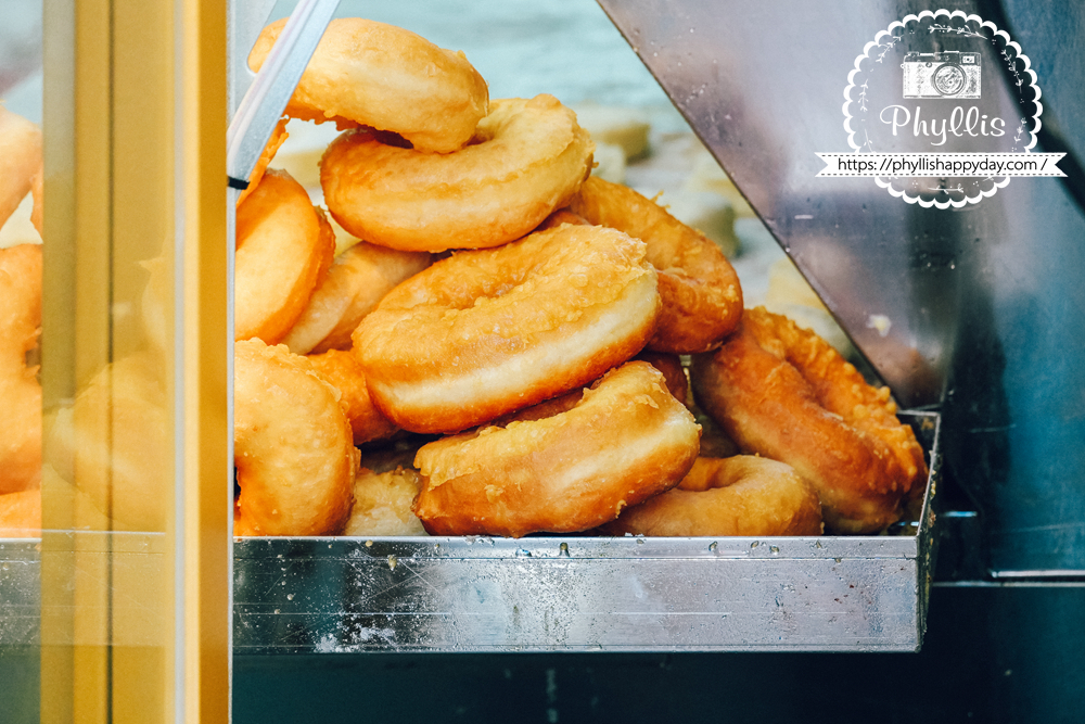 剛炸好的元圈圈甜甜圈，熱騰騰出爐