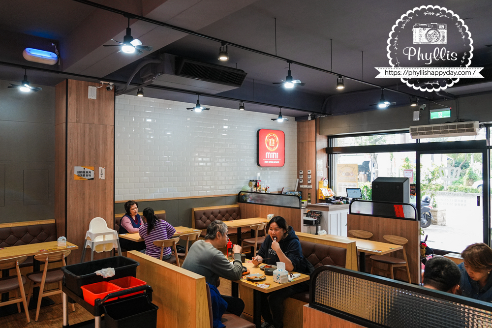 【貴族世家mini-龍潭大池店】｜龍潭新開幕精緻系吃到飽！299元起牛排 + 誠意自助吧：大份量水果、雞湯炸物披薩、環境漂亮好停車，旁邊就有停車場