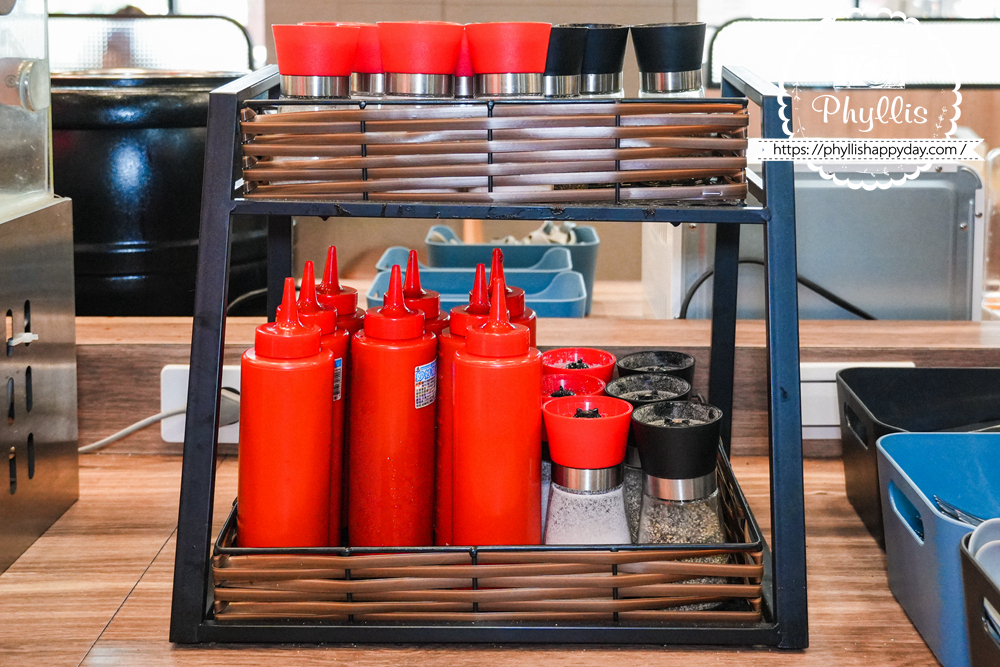 【貴族世家mini-龍潭大池店】｜龍潭新開幕精緻系吃到飽！299元起牛排 + 誠意自助吧：大份量水果、雞湯炸物披薩、環境漂亮好停車，旁邊就有停車場