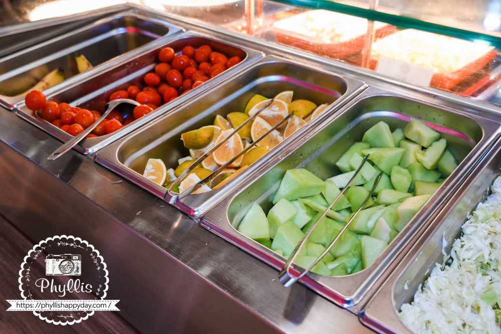 【貴族世家mini-龍潭大池店】｜龍潭新開幕精緻系吃到飽！299元起牛排 + 誠意自助吧：大份量水果、雞湯炸物披薩、環境漂亮好停車，旁邊就有停車場